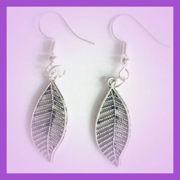Simple Hollowed Out Leaves Earrings in Silver Tone - Picture 4 of 4